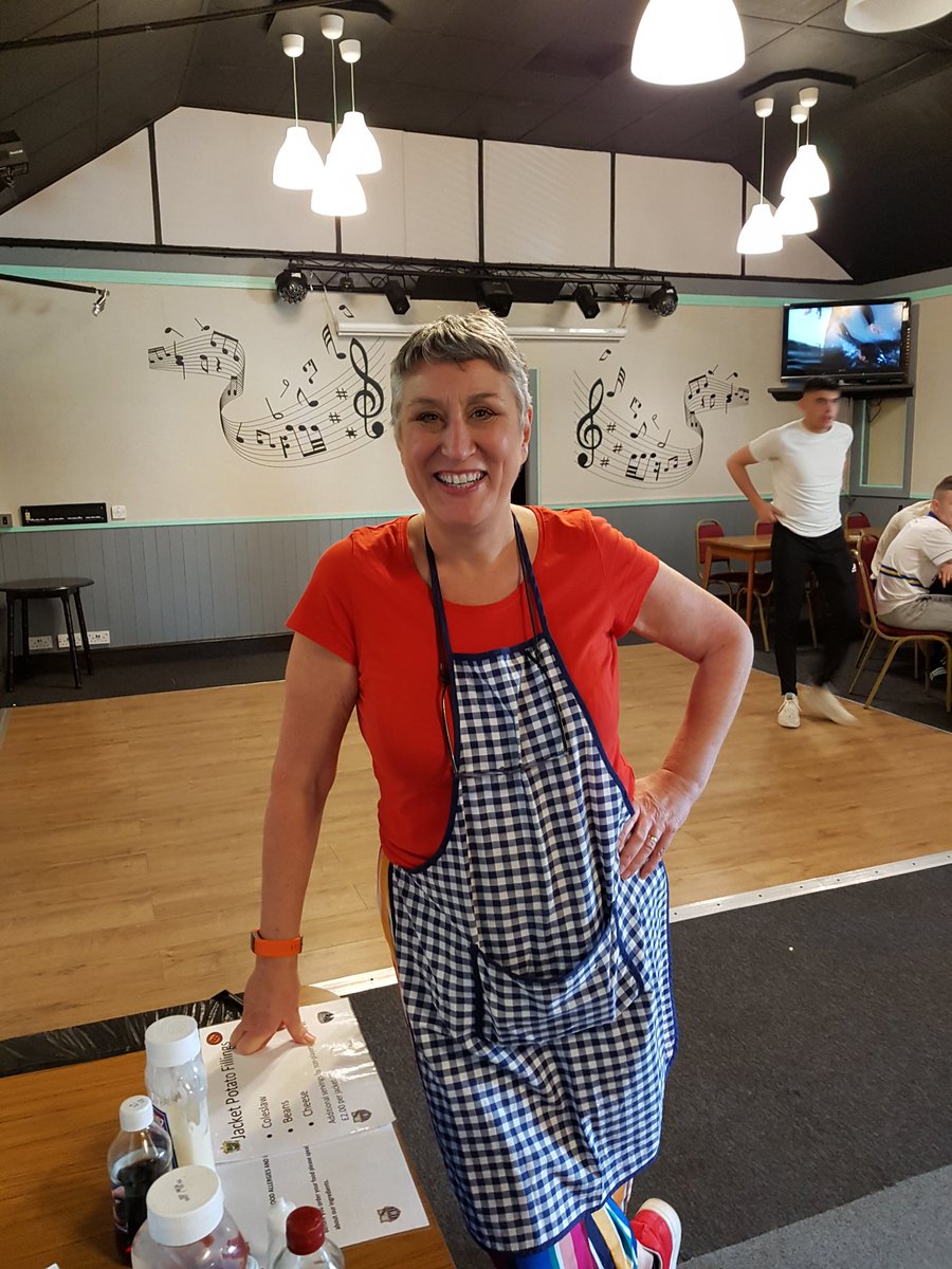 Slazengerhc's tweet photo. How exciting!! Post match teas are being provided this week by #GBBO Karen Wright #famousfood #isitacake #celebritychef https://t.co/TAAUm52iNL