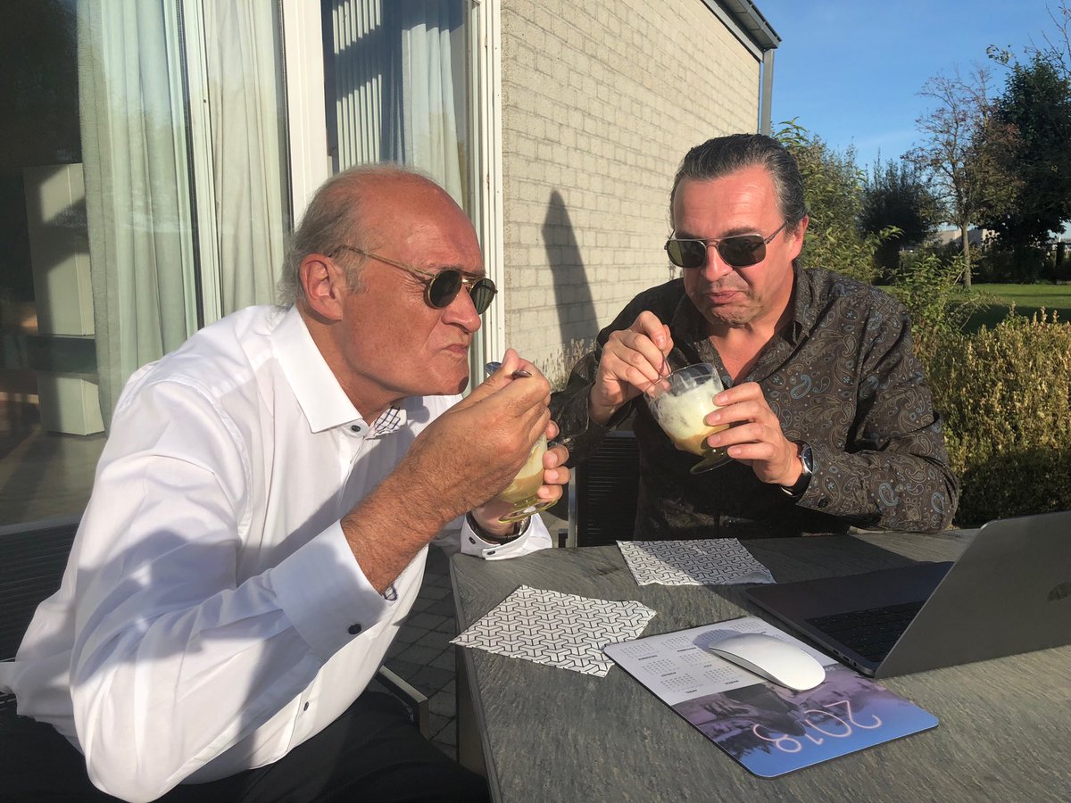 OeiJacques's tweet photo. Werkvergadering met manager en Belgisch kampioen ijscreme vreten... klaar voor #ccnova #nazareth vanavond https://t.co/cKs99YZ8Am