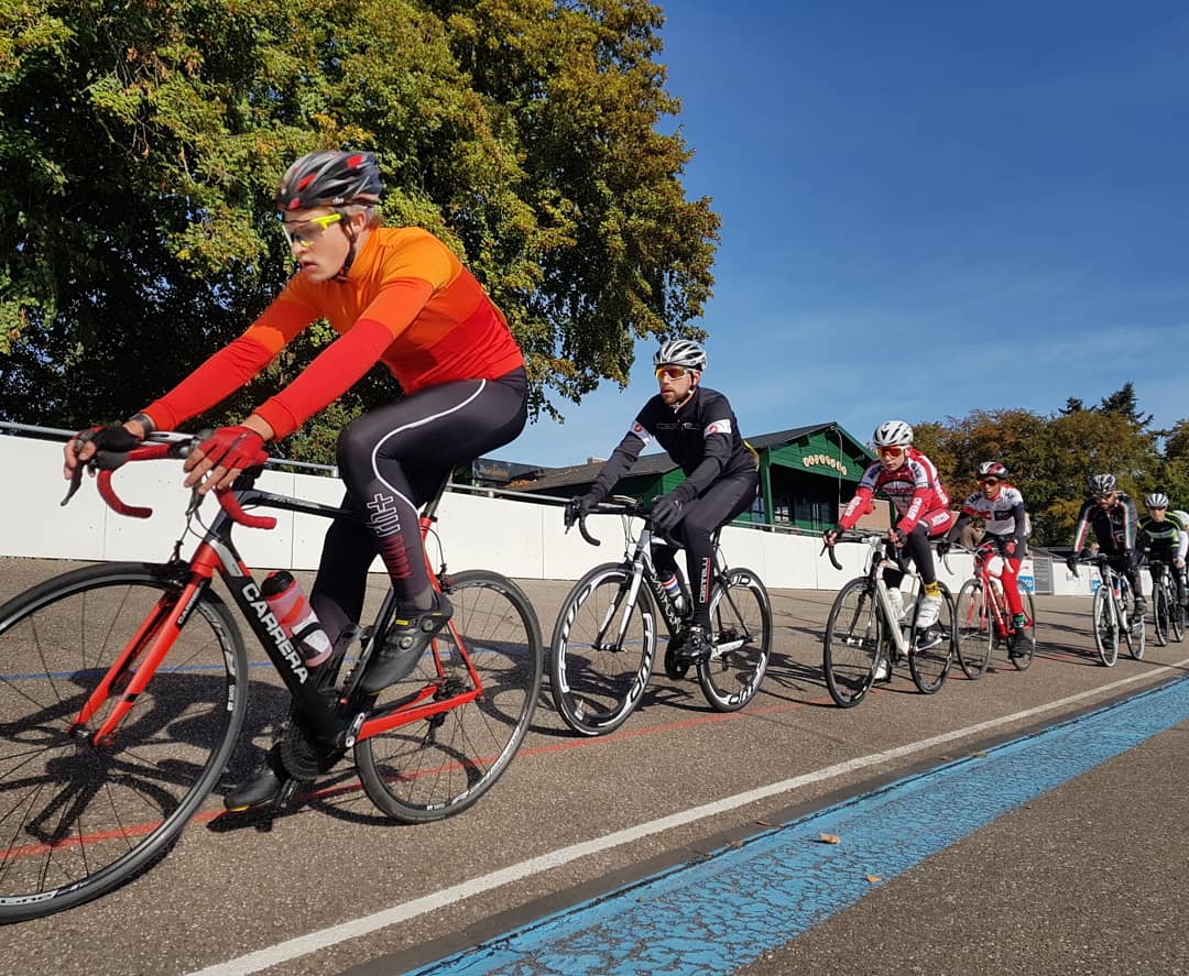 WielerbaanGL's tweet photo. Openings rit herfst-winter competitie #mathsalden Coupe d'Hiver onder een heerlijk zonnetje. Noordenwind was wel fris te noemen. https://t.co/KyZtqeRVQ1