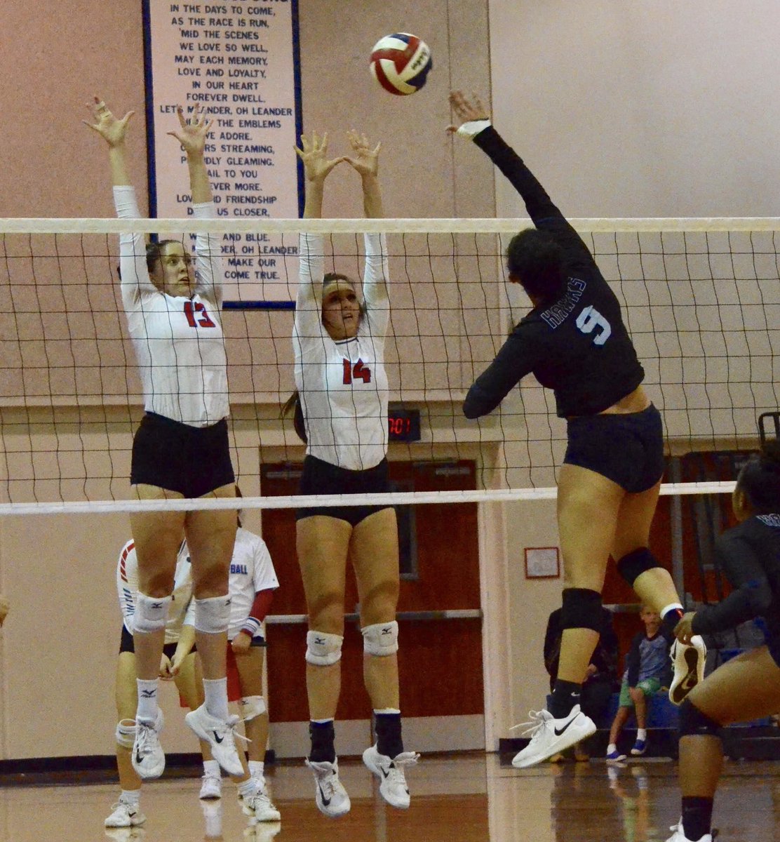 KMACandHeating's tweet image. Varsity Hawks vs. Leander #MoodyGirls
@HHSHawkVball @HHS_hawknation 
@PfISDAthletics 
#HawkYeah 
@kmacsports 
@HHSCO2021 
@varsity_news 
@CarrieSulak1 
@jensennmoody 
@Moody_1235 
@jazmine_mason04
@HHS_HypeCrew
@HawkNationHHS