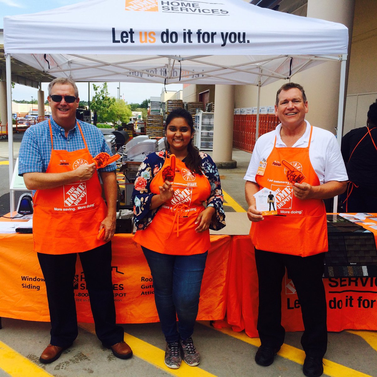 travis_hdi's tweet photo. HSPS/HDI/HDE making it happen at event at 144 #GreenDotNation #pickmefirst @AdriaHDI @DerekTHD @spartanbeast17 @jamesd_clay @SHAMWOW99 @Nate_Binion @CareyNine @scottwhiteHD @StaceyTank https://t.co/m7tXSLTHXh