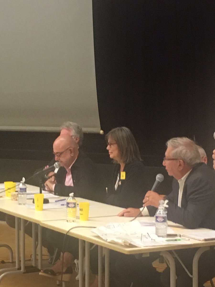 bernardcazeau's tweet photo. En compagnie de @Jacqlinedubois &amp; @dep_cubertafon,nous débattons avec nos concitoyens &amp; les Maires Jean-Paul Lotterie &amp; Christian Léothier à la rentrée @MarcheDordogne autour des enjeux clés du développement du territoire, notamment la problématique de la démographie médicale. https://t.co/OxLjubIgaO