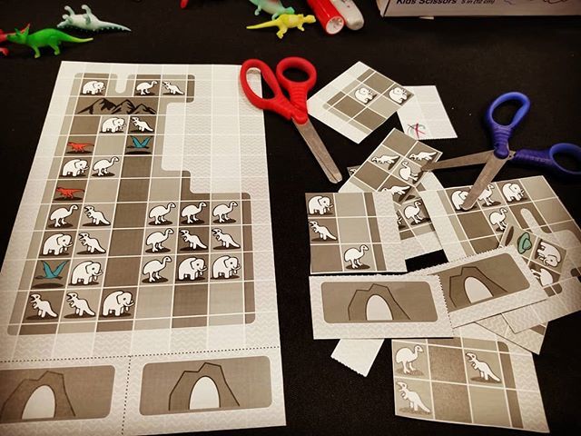 CardboardNews's tweet photo. Continental Drift - a quickstrategic cutting game with randomly generated layouts and objectives. This is so cool! Currently a work in progress by @resonum.
#BFIG
#games #boardgames #bgg #resonym #continentaldrift https://t.co/smnuadeHL2 https://t.co/ity7cZ5C2d