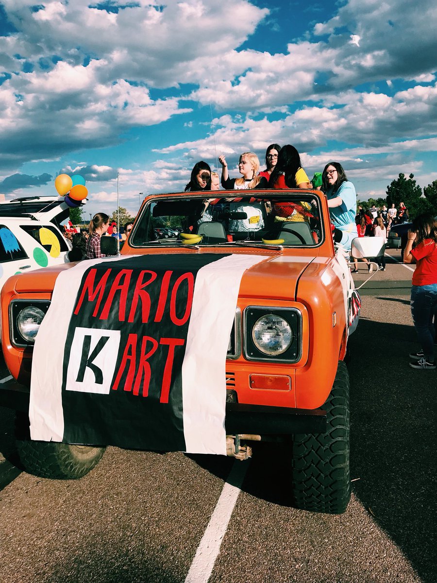 ChapNAHS's tweet photo. NAHS had an amazing homecoming parade this year! Thanks to everyone who could join us!! #chapsgotgame https://t.co/guKAaCFrjl