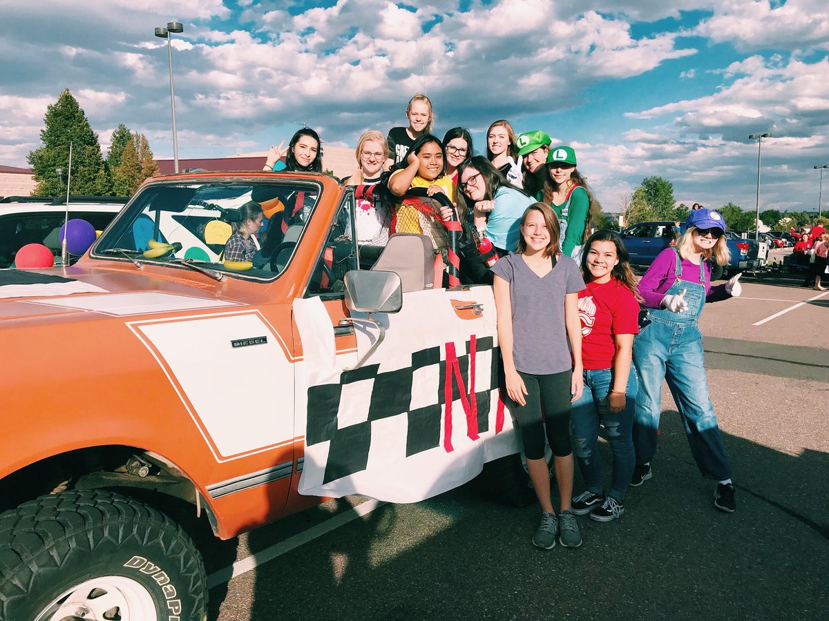 ChapNAHS's tweet photo. NAHS had an amazing homecoming parade this year! Thanks to everyone who could join us!! #chapsgotgame https://t.co/guKAaCFrjl