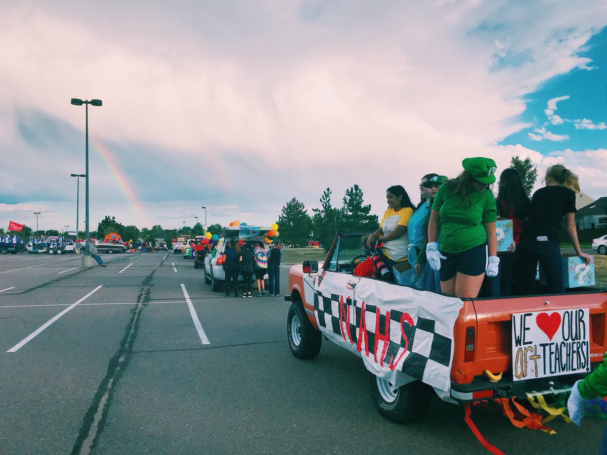 ChapNAHS's tweet photo. NAHS had an amazing homecoming parade this year! Thanks to everyone who could join us!! #chapsgotgame https://t.co/guKAaCFrjl