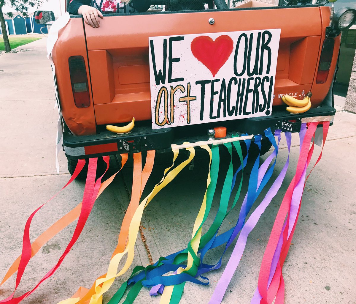 ChapNAHS's tweet photo. NAHS had an amazing homecoming parade this year! Thanks to everyone who could join us!! #chapsgotgame https://t.co/guKAaCFrjl
