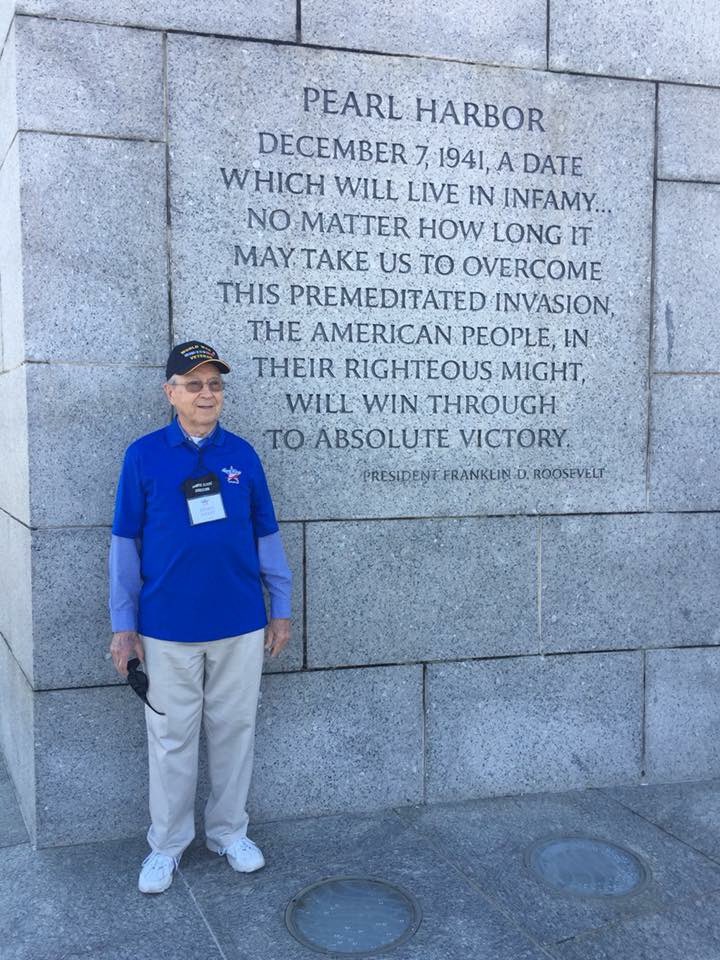 HonorFlightHou's tweet photo. Enjoying a beautiful day visiting the WWII Memorial! #honorflight #HFH #WWIIMemorial #WWIIVeterans #THankYouForYourService https://t.co/VYn8zK8qM3