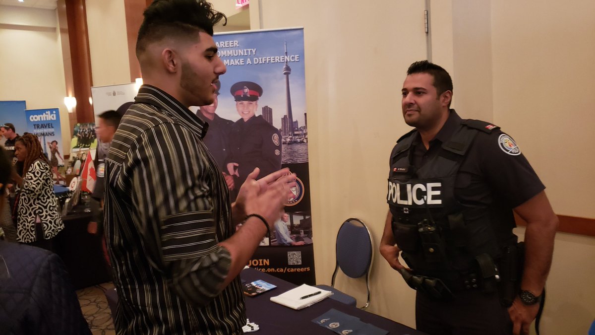 What an amazing crowd here at the #experienceyourlife expo at the <a href="/NovotelTM/">Novotel Mississauga</a>