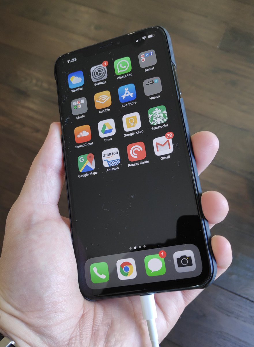 UnboxTherapy's tweet photo. Plugged in, no charge. Check the icon. Happens with or without “USB Accessories” toggled in unlock settings. I never noticed because I’ve been wireless charging since I switched. Need to remove and reinsert to initiate charge. See the video for more detail. Plug in from idle. https://t.co/1QSZRfHpHg