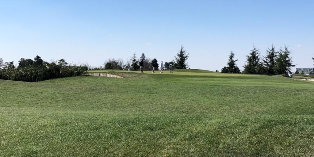 pablogl89's tweet photo. ¡Hoy es un día especial! ¡Estamos emocionados por ser la primera vez que participamos en el patrocinio de un evento! 🏌️‍♂️1ª Copa Triana⛳️ ¡Será el primero de muchos! #frinket_com #patrocinio #evento #campeonato #golf #deporte https://t.co/zGQG2B590E
