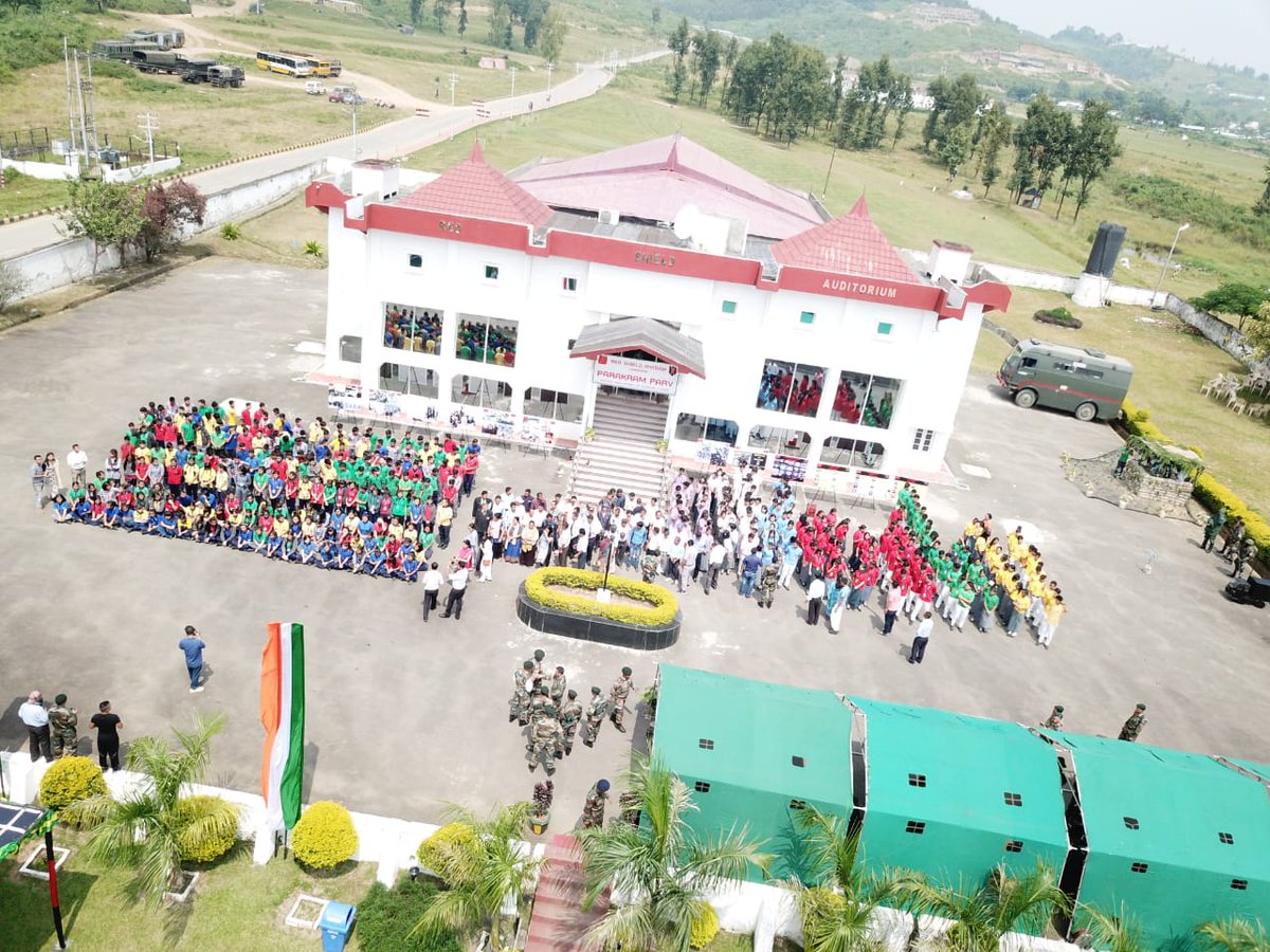 PRODefDehradun's tweet photo. #ParakramParv celebrated at #Manipur to honour Courage,Valour &amp; Sacrifice of #IndianArmedForces. Events organised by #RedShieldDivison &amp; #IGAR (S) #SpearCorps to include Weapons &amp; Equipment display, performance of Military Bands &amp; showcasing of motivational Movies &amp; Photographs. https://t.co/wuj7rXnMPo