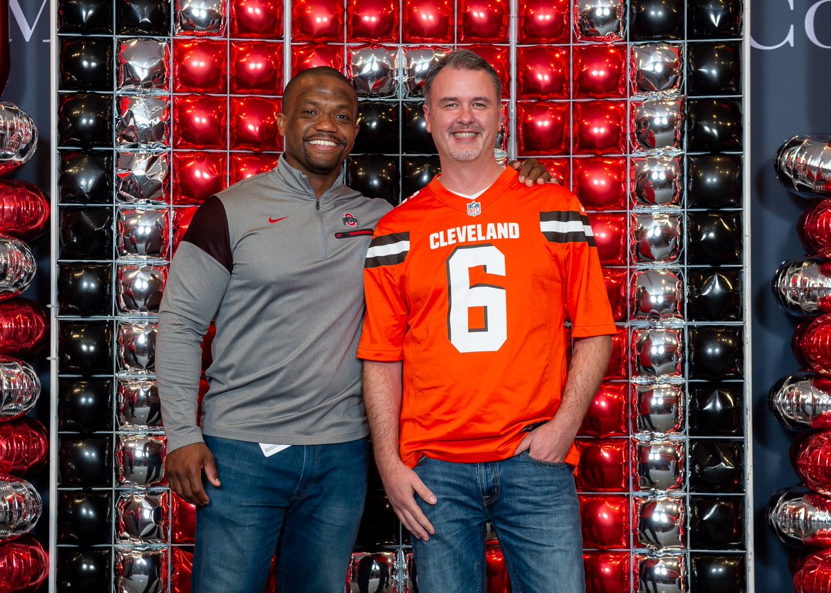 LewisInthe's tweet photo. @bakermayfield I hung out with some of the 2002 National Champion Ohio State Buckeyes #theyforgiveyou https://t.co/RwvqxxVWTR