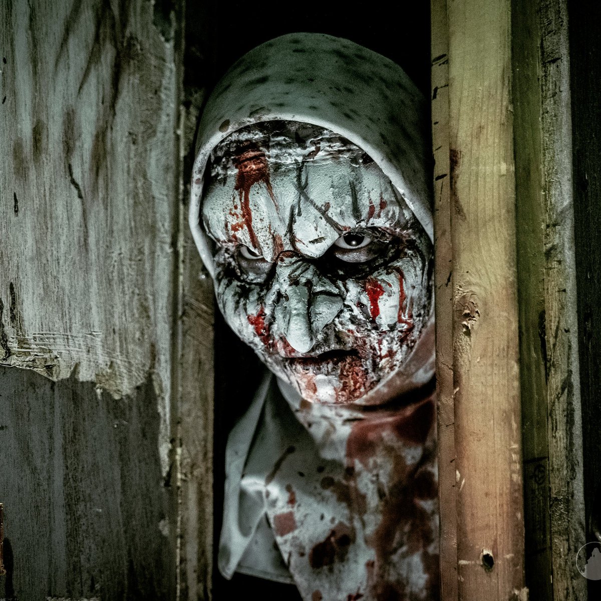 New Jersey's legendary Brighton Asylum is accepting new patients between 730pm-930pm tonight! 3 heart pounding attractions await including the all new "The Bleeding Grounds". Check in here>> tinyurl.com/ycdlykdr