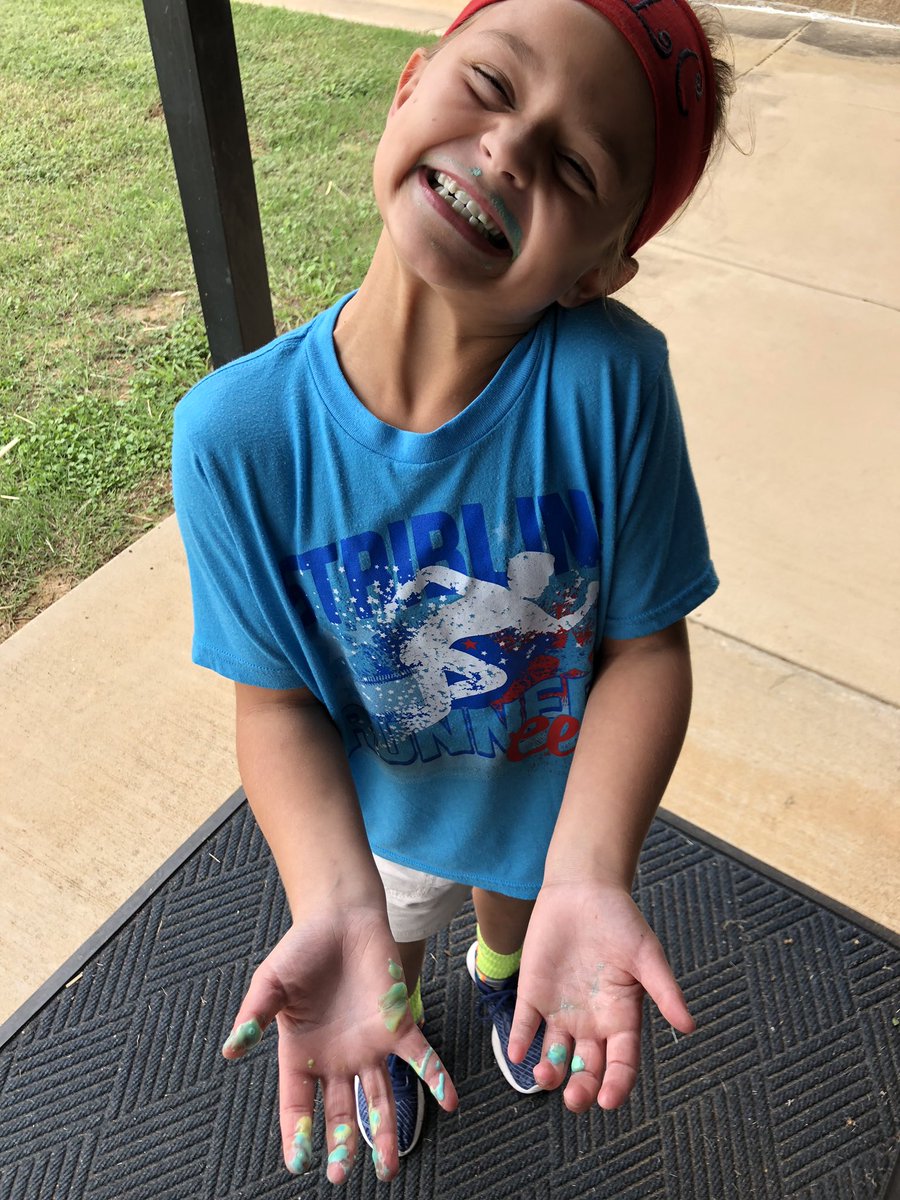 fisher_educator's tweet photo. Great weather calls for an outside picnic. #WeAreStribling #3gradefun https://t.co/AwHo0OQmiA