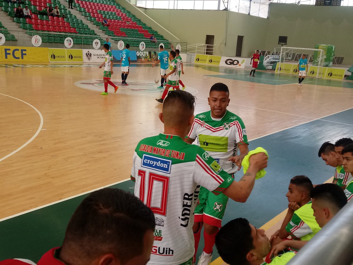 sanpasboyaca's tweet photo. #Futsal Termina el primer tiempo en el Coliseo San Antonio Sanpas Boyacá 1-1 @clubsaetabta #SanpasDeCorazón https://t.co/AM5jNYyR36