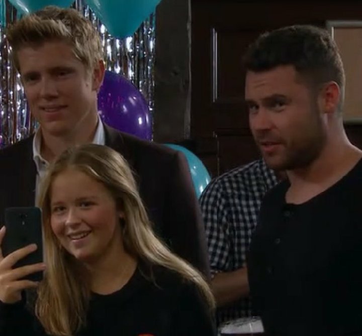 LvngConsciously's tweet image. The fam......

#robron #Roblivion