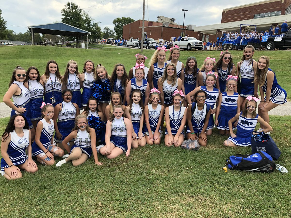 JrHawkettes's tweet image. We’ve got spirit how about you? #dance #cheer #spiritsquads #homecomingparade