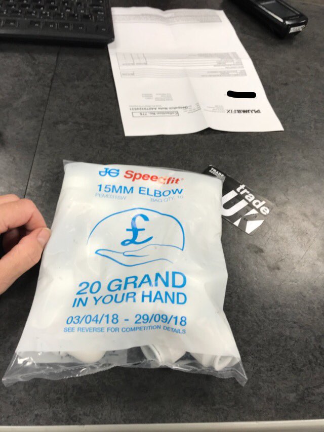 nikewikewa's tweet photo. @JGSpeedfit #20kinyourhand I offer to collect his order just so I can buy another pack ππ» https://t.co/PoQQp19pYE