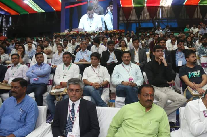 VishvasSarang's tweet photo. #MPStartupConclave18
#भोपाल स्मार्ट सिटी में एम.पी. स्टार्ट-अप कॉन्क्लेव में शामिल हुआ। इस अवसर पर मान. मुख्यमंत्री श्री @ChouhanShivraj जी मुख्य अतिथि के रूप में शामिल हुए।
@BJP4India
@BJP4MP
@aloksanjar
@aajtak
@ANI
@News18MP
#VishvasSarang https://t.co/rwm2S9G7kj