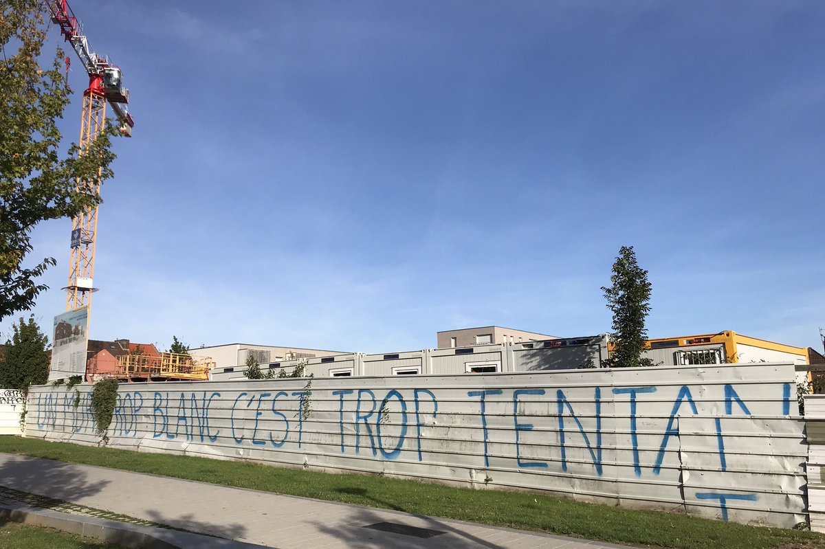jeancharleshuv's tweet photo. UN MUR BLANC C’EST TROP TENTANT. #UX2018 https://t.co/KY2QnhuazZ