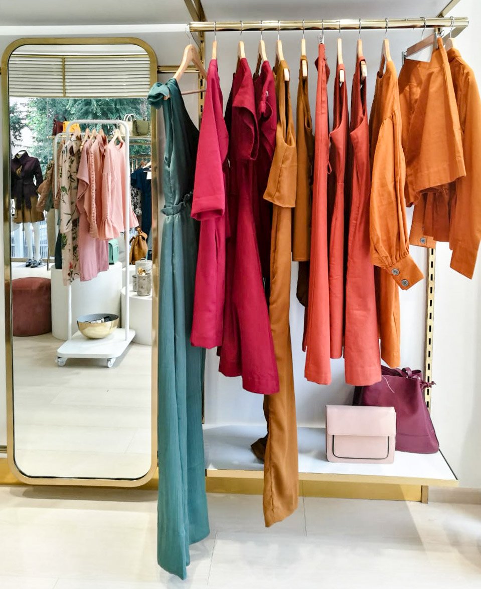 thelabellife's tweet photo. Are you waiting to know what's on the menu this week for #TheSundaySurprise? Tune in at midnight to know or you could just pop-by our flagship #Bandra store tomorrow to give them a try-on too.
We're open from 11:00am - 9:00pm everyday.
#TheLabelLife #StepIntoTheLabelLife #Mumbai https://t.co/SA7w3bnSNQ