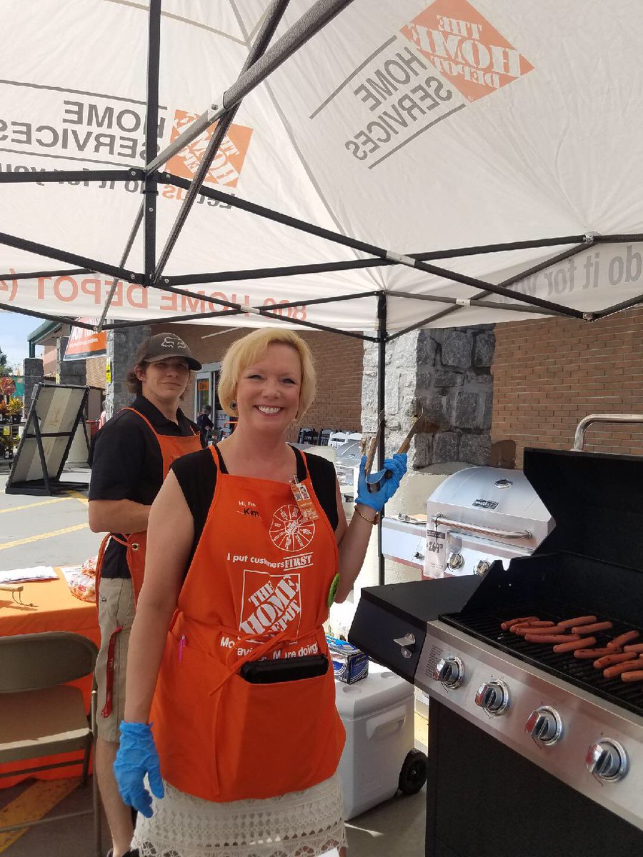 travis_hdi's tweet photo. Kim getting things cooking at 161 #GreenDotNation #pickmefirst @SHAMWOW99 @AdriaHDI @scottwhiteHD @spartanbeast17 @StaceyTank @DerekTHD @chanshansen @stephenTHD @HomeDepotDale @LAPortelli @ChrisBergHD https://t.co/YhQOYnIrs8