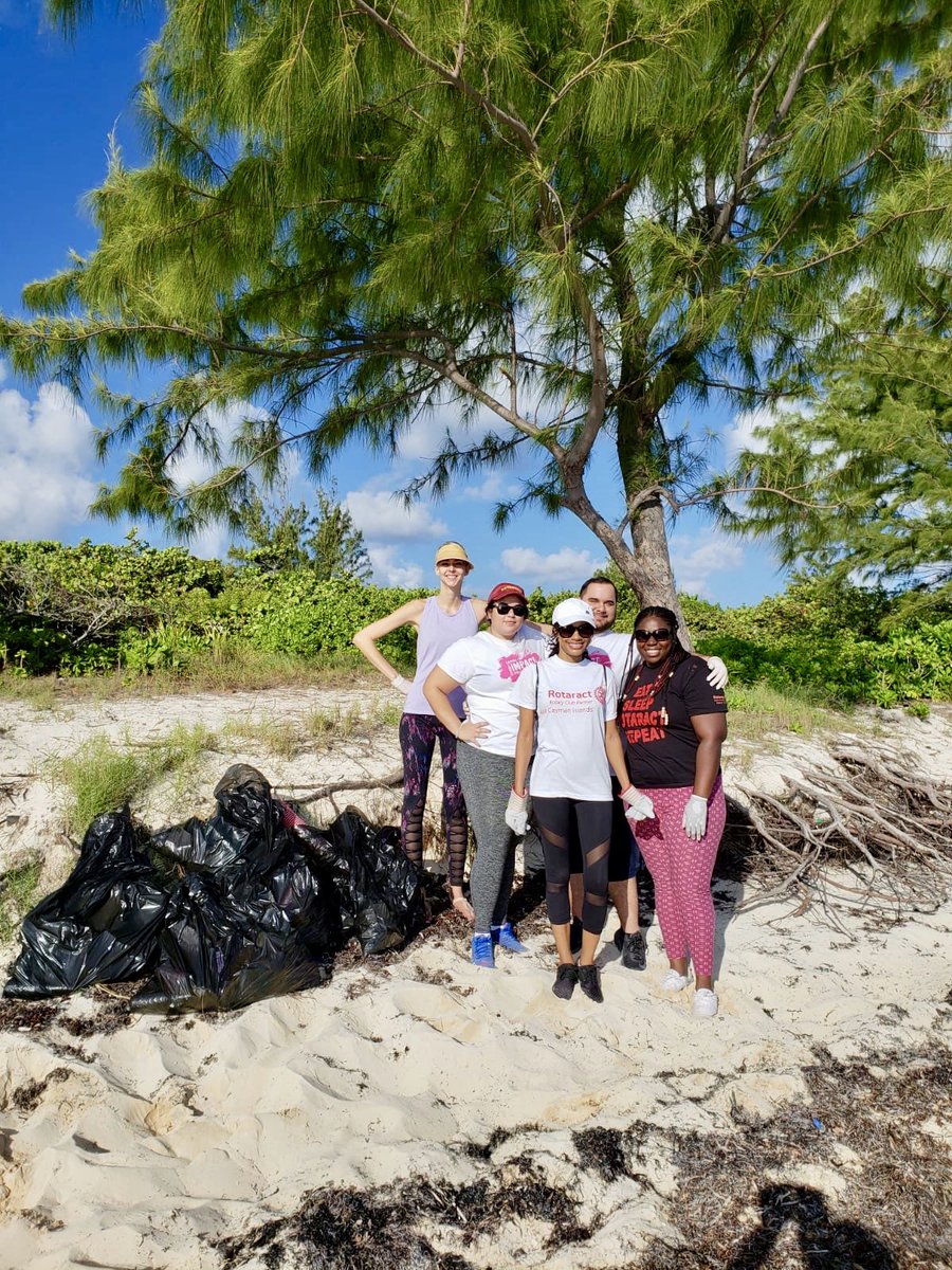 RotaractBlue's tweet photo. We were up and at it early this morning for a #SaturdayServiceProject doing our part to keep our beaches clean☀️🌴💙
#welovecayman #beachcleanup #rotaractblue #caymanislands #betheinspiration #rotaractd7020 #rd7020 #beaflamingo #rd7020flock #SaturdayMorning https://t.co/DikQtuth3l