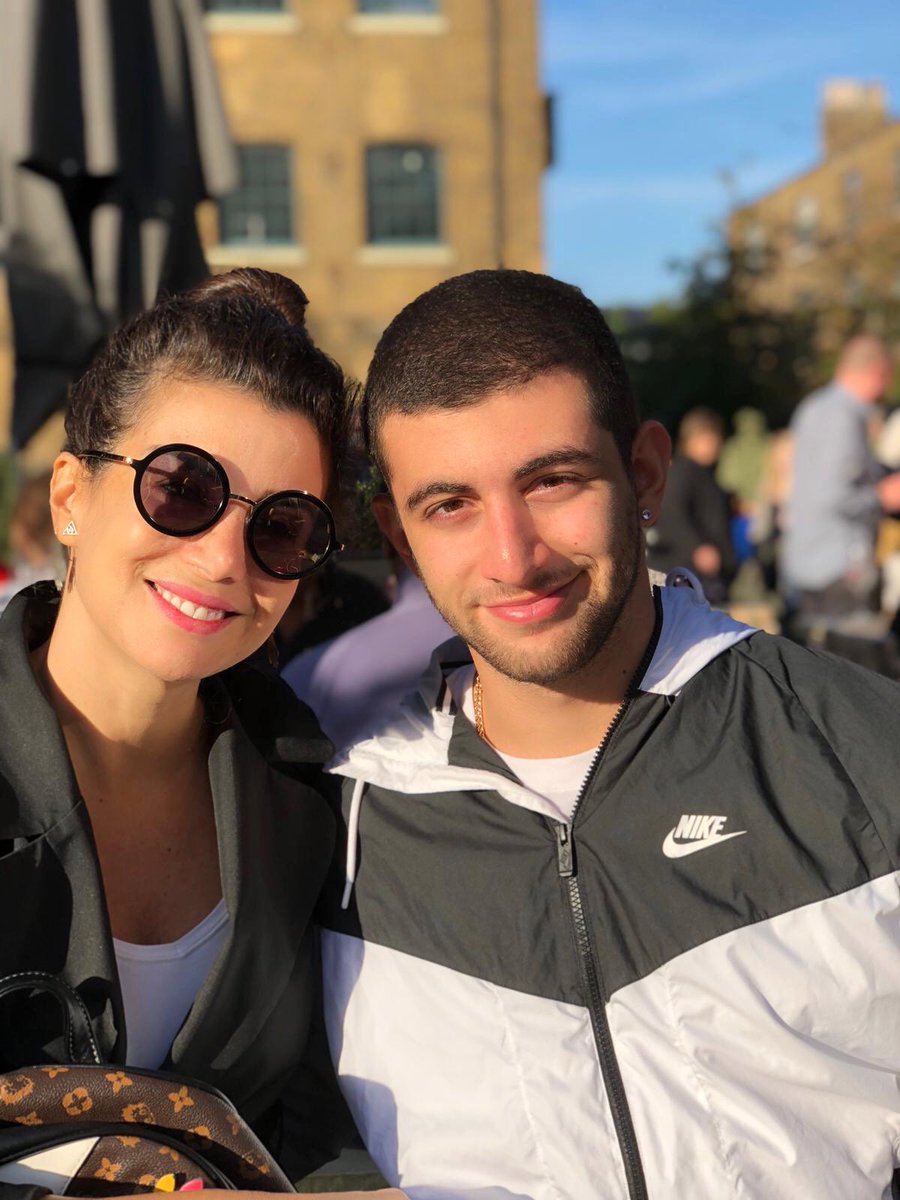 JHaddadOfficial's tweet photo. Avec mes deux bébés ❤️
#motherandsons #london #universitytime https://t.co/p2zetHLK4x