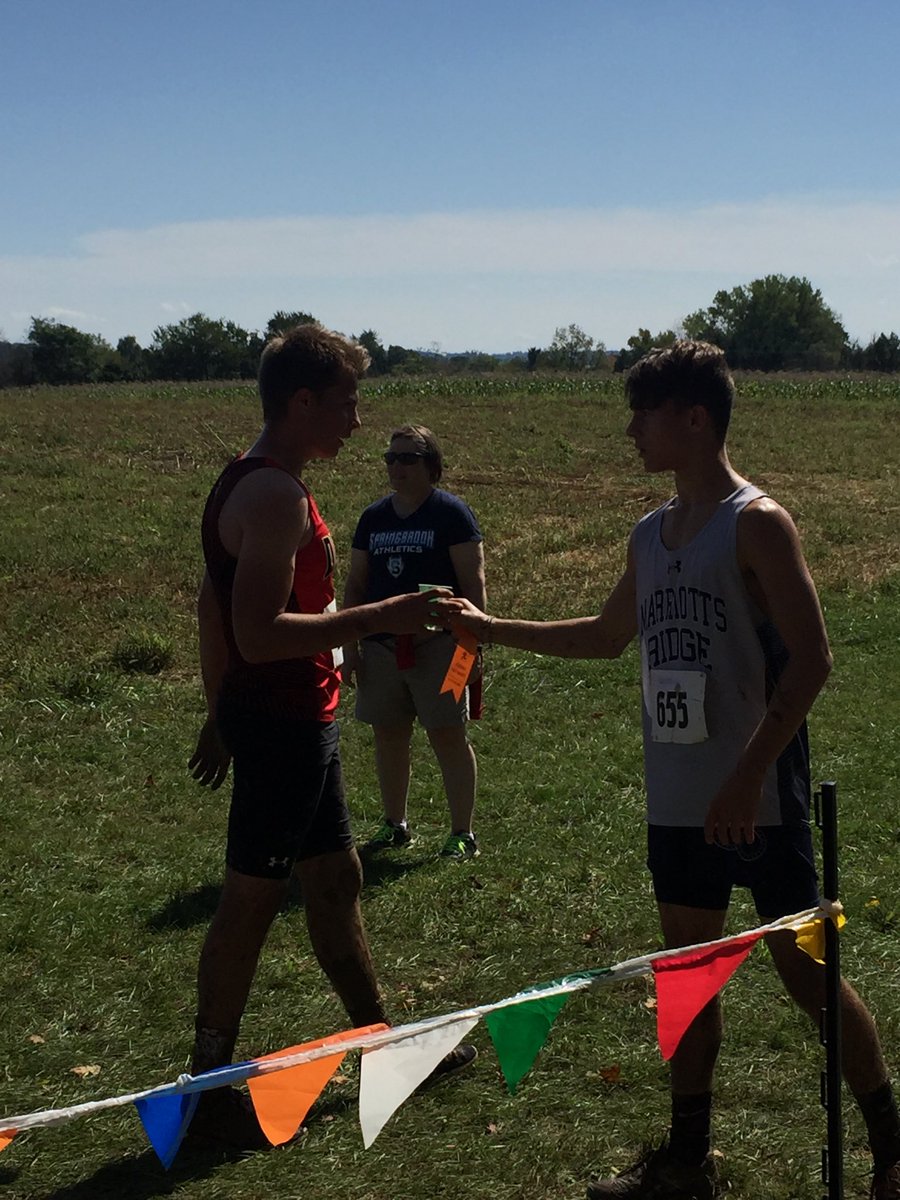 hcpss_mrhs's tweet photo. Amazing Brendan Glover handing out water to runners after he finished his 5k. Mustang pride! https://t.co/7Gh5UGougF