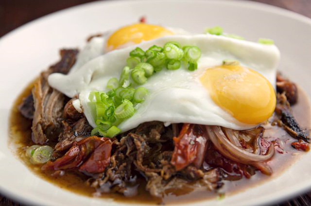 Days like today deserve a brunch dish THIS good. Our flavorful pulled pork 'n' eggs await. #Brunch #YUM
