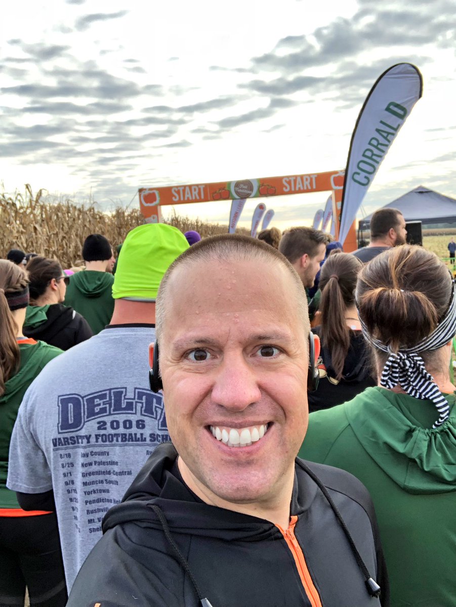 StevieAndLane's tweet photo. Fun morning for the @GreatPumpkinRun #GreatPumpkinRun #ToughPumpkin #5K #run #running #RunningBling at @DullsTreeFarm this morning! Brisk 51 degrees at the start! #Fall #Autumn #Pumpkin #CornFields #BeanFields https://t.co/aCrAkh2KIl