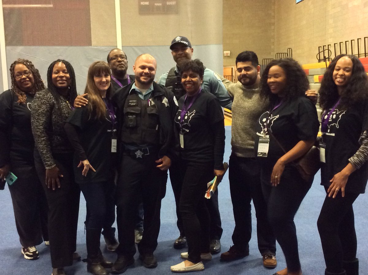 P50F_Chicago's tweet photo. Great day for All Home Safe event @ChicagoCAPS15 @P50F_Chicago @WomenOfATT_ERG https://t.co/fmg5UcNRYY
