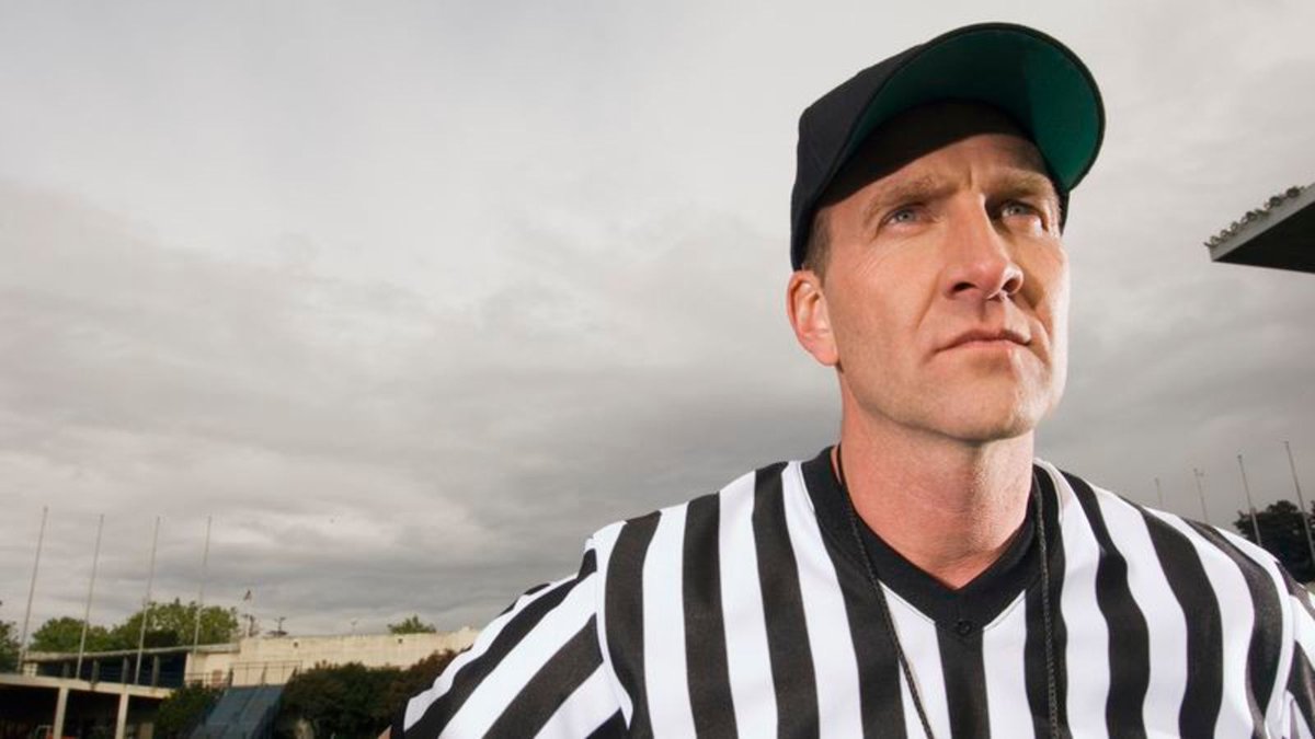 Busy Referee Regrets Not Finding Time To Throw Flag Around With Son trib.al/vUzSppT