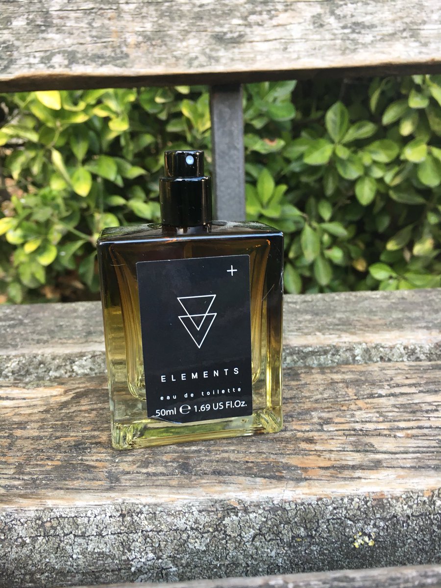 tlv2lhr's tweet photo. Found this on a park bench in #paddingtongardens. Ran a mile! #Novichok https://t.co/juIANVAqsI