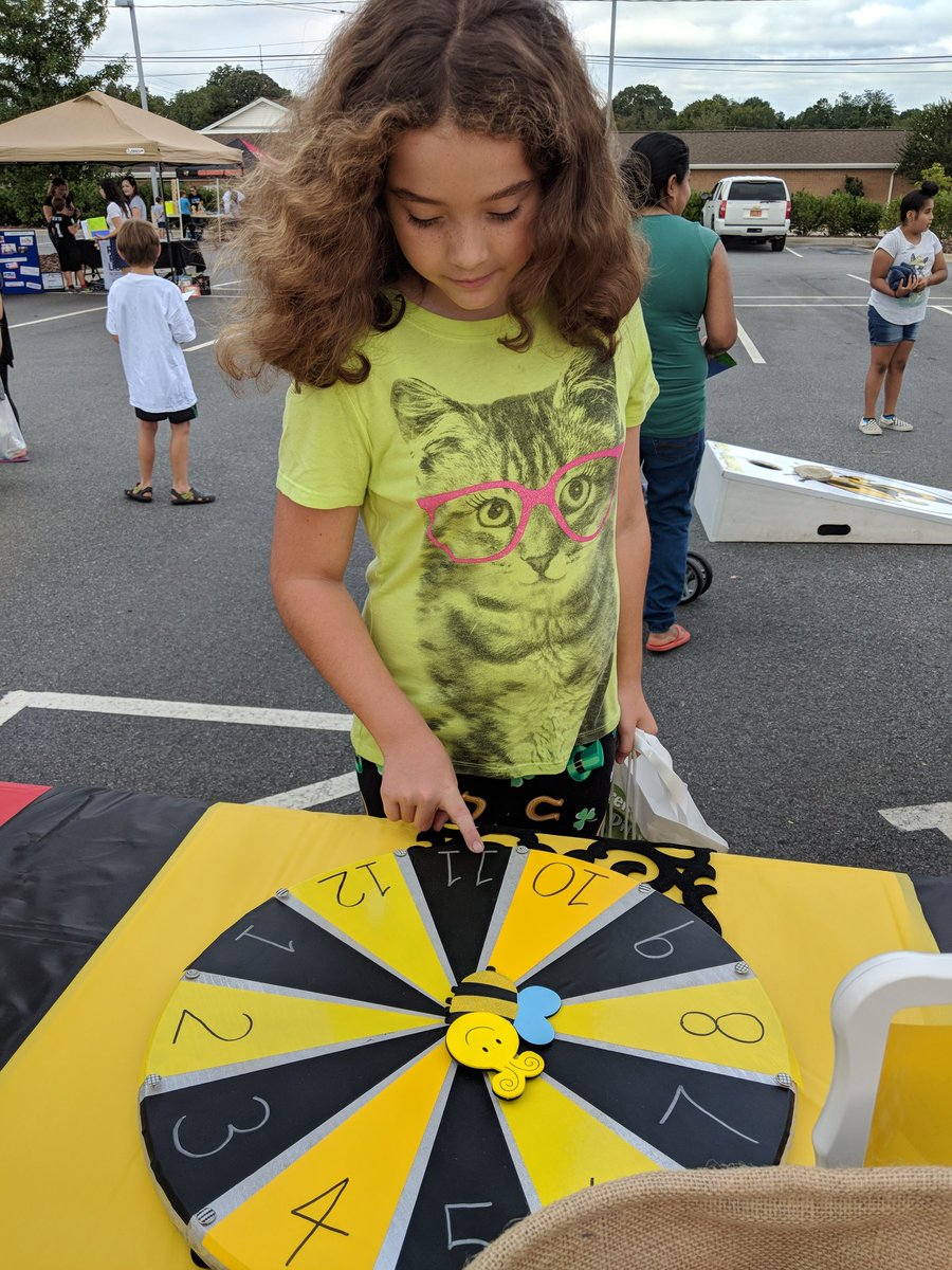 LandisBuzz's tweet photo. Love seeing our Landis Mini-Jackets out &amp; about celebrating #literacy #rssreads #limitlessatLES #MissionPossible #ReadingCelebration https://t.co/uK7U8dorXf
