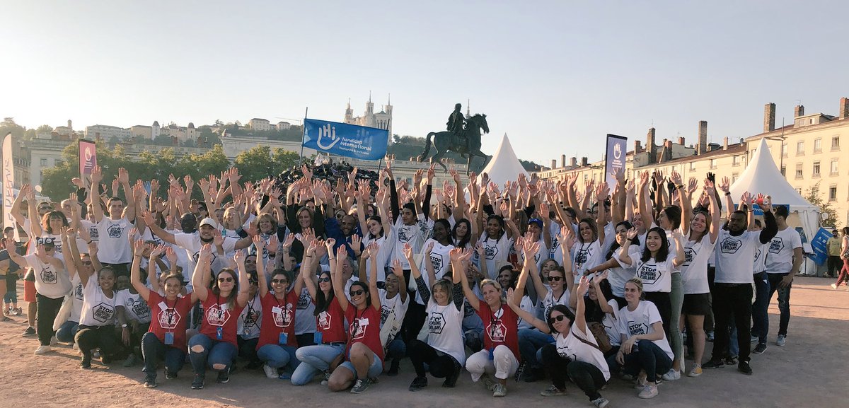 [#StopBombing] Un énorme MERCI aux centaines de bénévoles qui ont répondu présent pour cette 24e édition des Pyramides de chaussures