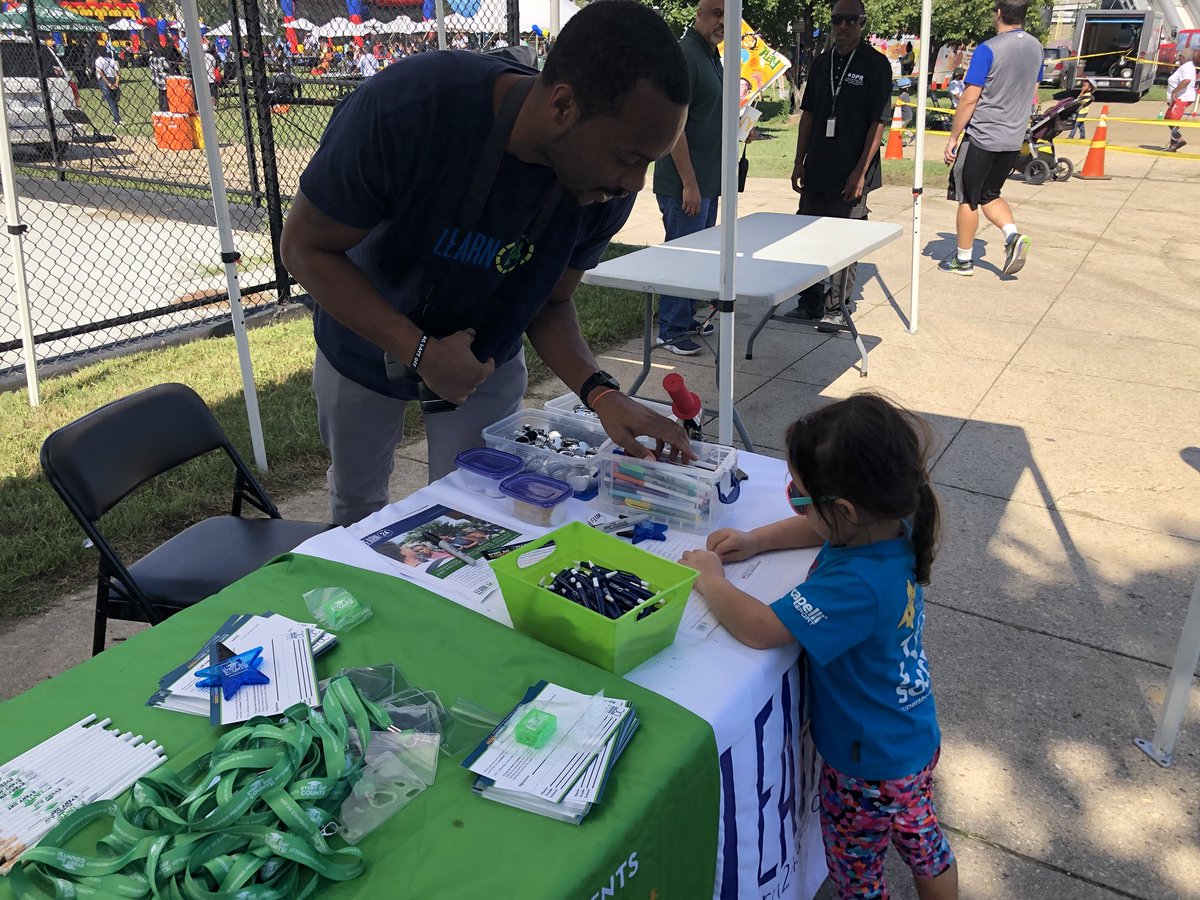 ahnnakim's tweet photo. Already having a blast at #DPRRecDay 2018. Come on by Randall Rec Center for games, music, food and more! @DCDPR @DMEforDC #FITDC #EveryDayCounts #Learn24 https://t.co/Uhm5j2FyVk