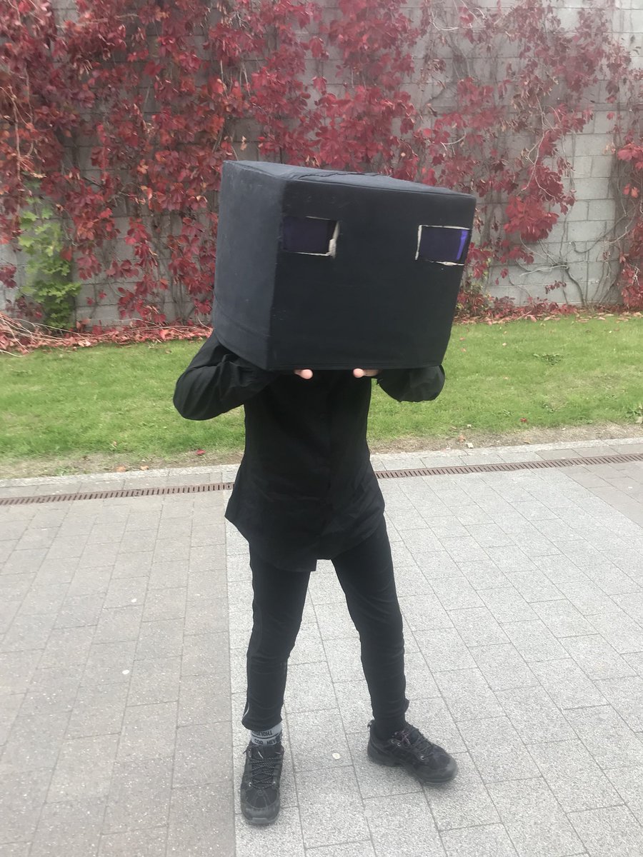 susan_steele_'s tweet photo. #mepcork nick swift as an enderman!! https://t.co/kSjVQRSe9j