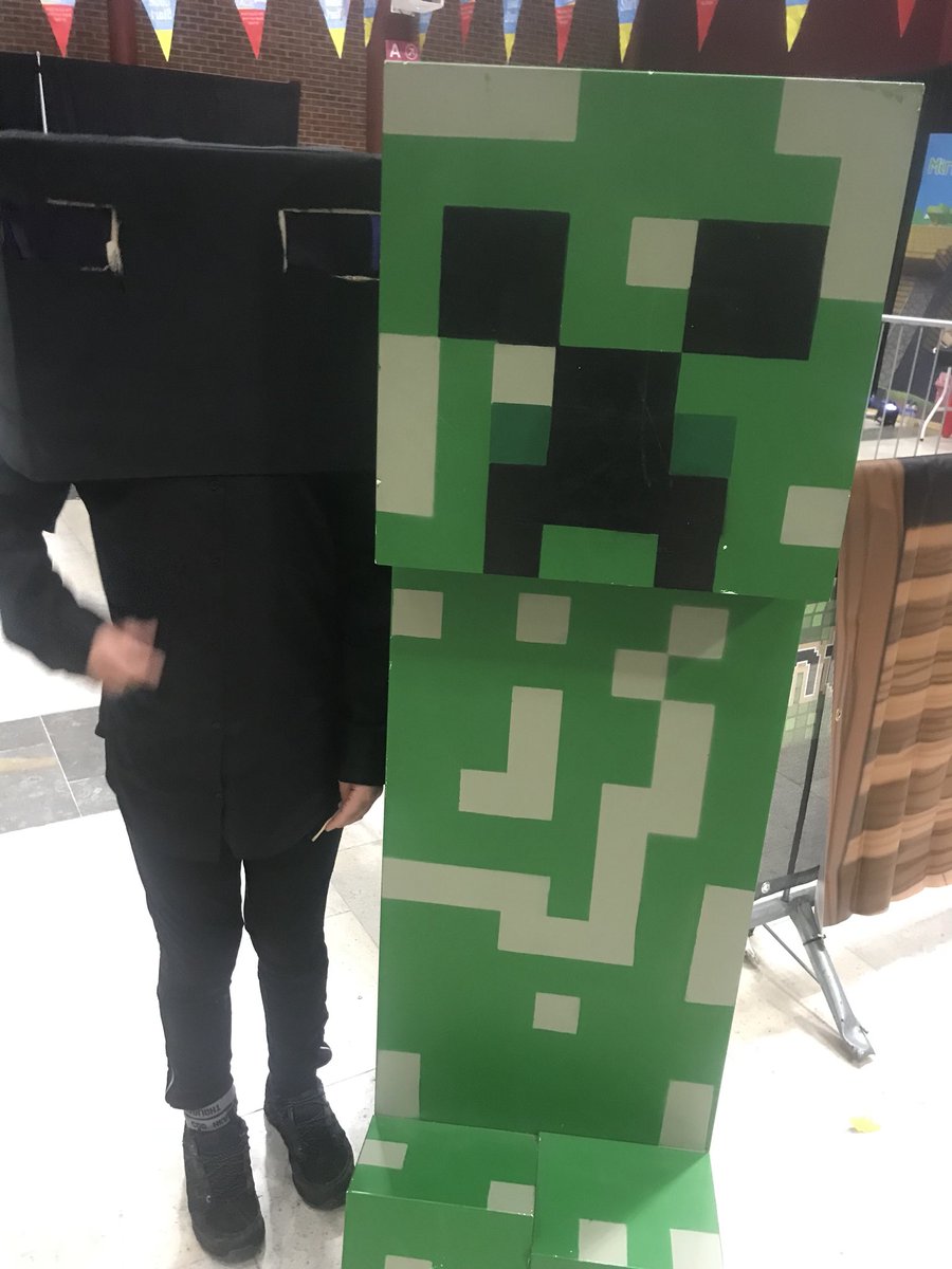 susan_steele_'s tweet photo. #mepcork nick swift as an enderman!! https://t.co/kSjVQRSe9j