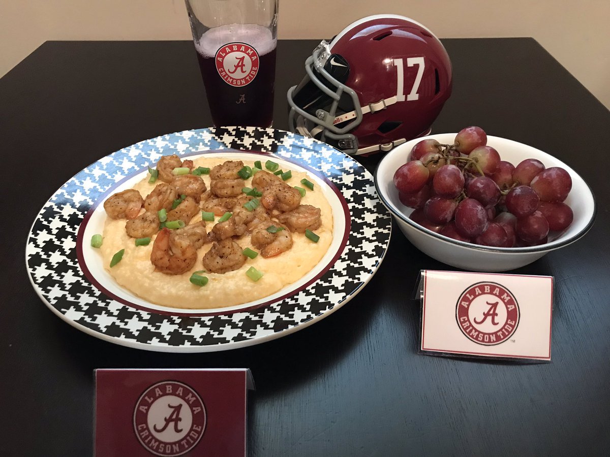 gfreeman8's tweet image. #ullvsbama week: Cajun Shrimp and Cheddar Cheese Grits anyone? Add red grapes if you want. Roll Tide! #rolltide #alabamafootball #food #shrimpandgrits #cajun #tailgatingideas #kitchenwork #saturdays #sec