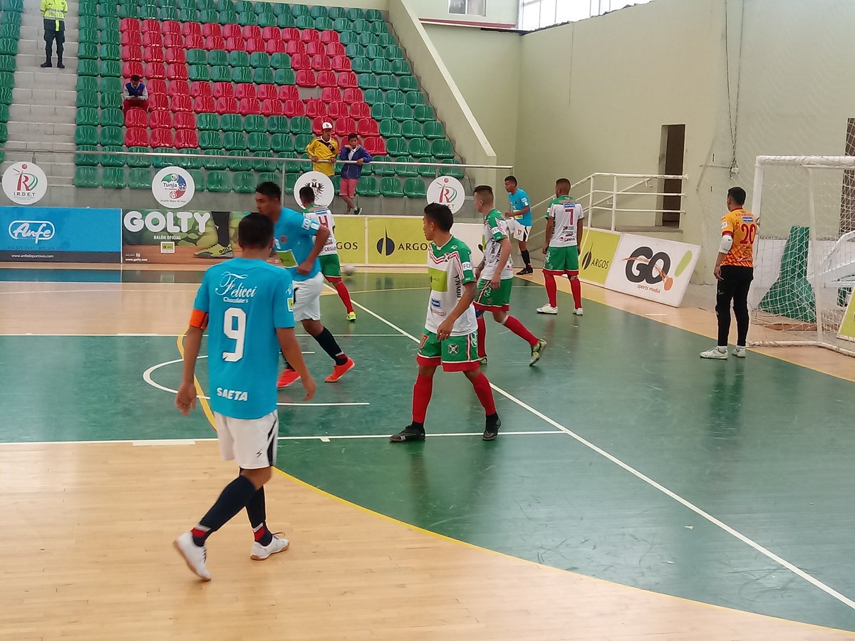 sanpasboyaca's tweet photo. Goooooolllllllll de Sanpas Boyacá 3-3 @clubsaetabta @LigaArgosFutsal https://t.co/ek3WFsOnbD
