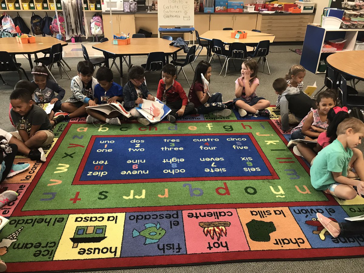 teacherlinaresd's tweet photo. Readers read with a partner. We share our wow pages and Reread to learn more. #ThompsonIsExcellece https://t.co/BNfbGQ0nPb