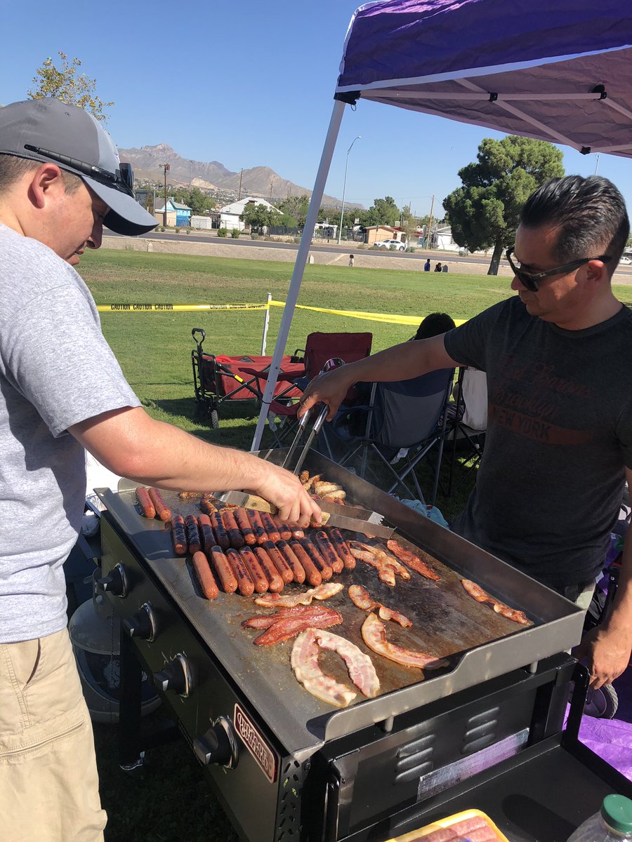 igarcia08_tech's tweet photo. Rewarding our amazing XC kiddos with a hardy breakfast after a good race, not to forget to mention we got ๐ฅ as a team ๐ #eastlake #falconXC @FalconsXC_EHS ๐งก๐๐งก๐ https://t.co/wxtkLeTkrl
