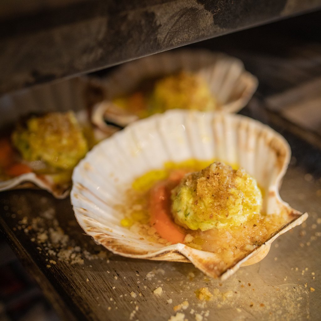 SeahorseDevon's tweet photo. Scallops about to be roasted in the shell over the fire.
#dartmouth #englandsseafoodcoast #theseahorse #devon #devonlife #seafood #seafoodrestaurant #seafoodrestaurantsuk #eatdevon #devonrestaurant #scallops #scallop #cookedoverfire #roasted #roastedseafood https://t.co/g4Tpi1vHvU