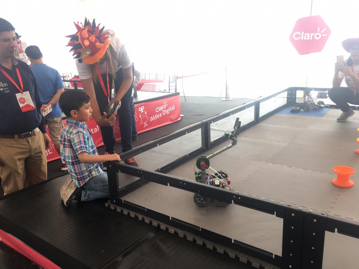 ClaroEcua's tweet photo. Ven en familia a nuestro Laboratorio Kids y conecta a los más pequeños con la tecnología. #ClaroAldeaDigital #TransformandoTuMundo https://t.co/GurWllQGZh