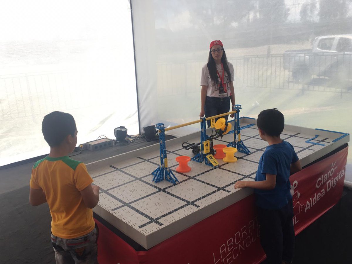 ClaroEcua's tweet photo. Ven en familia a nuestro Laboratorio Kids y conecta a los más pequeños con la tecnología. #ClaroAldeaDigital #TransformandoTuMundo https://t.co/GurWllQGZh