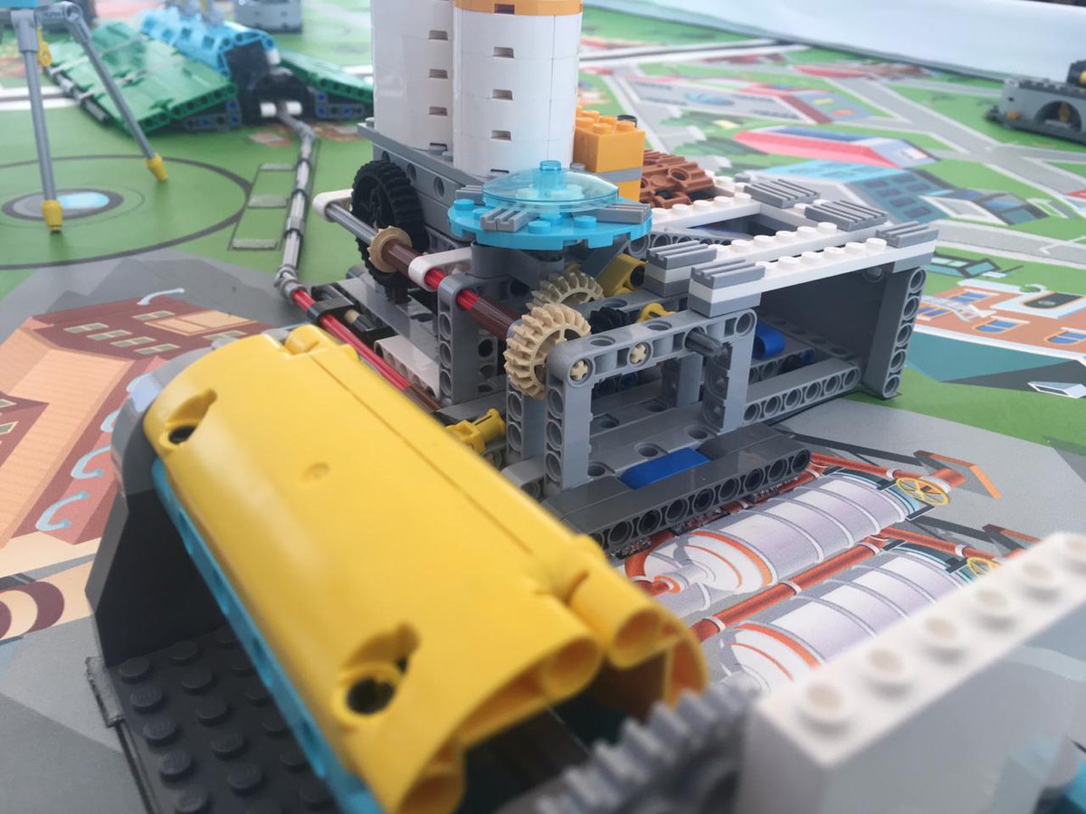 ClaroEcua's tweet photo. Ven en familia a nuestro Laboratorio Kids y conecta a los más pequeños con la tecnología. #ClaroAldeaDigital #TransformandoTuMundo https://t.co/GurWllQGZh