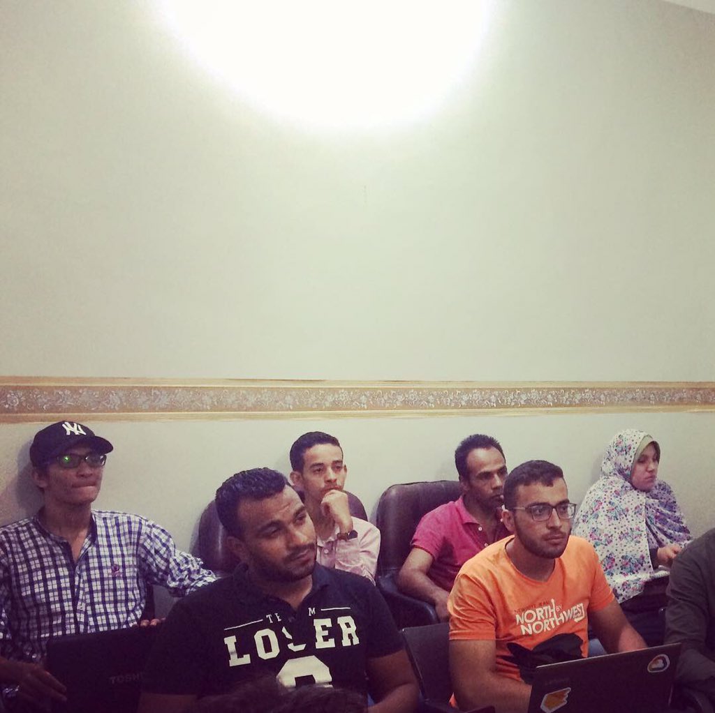 S3Geeks's tweet photo. بدأت منذ قليل منحة #CODECAMP 👩‍💻👨‍💻 في البرمجة 
Back-end 
والعمل الحرّ 
Freelancing 
ومجال الأعمال 
Business 
لشباب وبنات الصعيد في محافظة #قنا 🤗
المنحة مقدّمة من #صعيدي_جيكس مع كايرو هاكر سبيس والميكر اكسبريس بالتعاون مع مؤسسة هيفوس والجامعة الأمريكية. https://t.co/auZgGkst9w