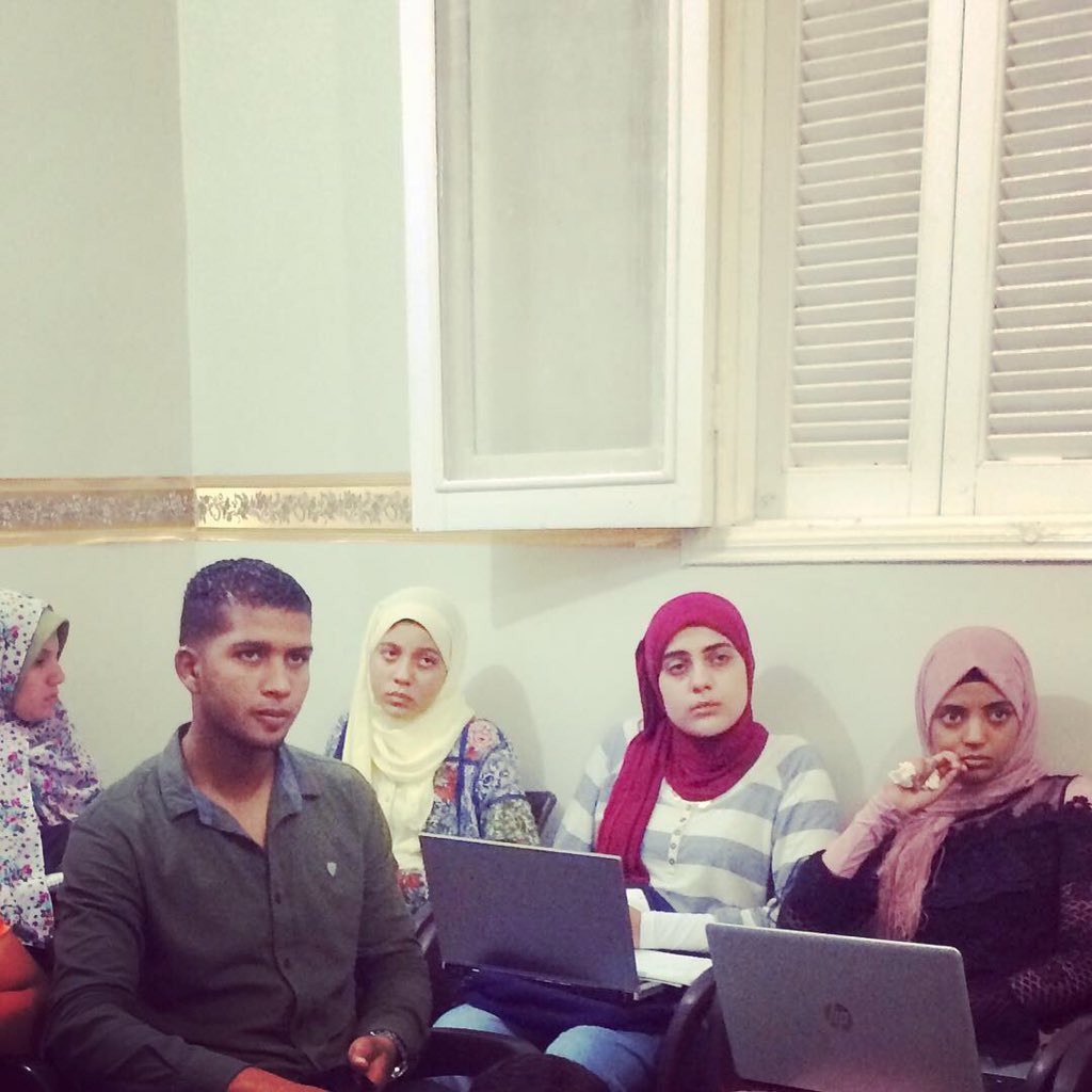 S3Geeks's tweet photo. بدأت منذ قليل منحة #CODECAMP 👩‍💻👨‍💻 في البرمجة 
Back-end 
والعمل الحرّ 
Freelancing 
ومجال الأعمال 
Business 
لشباب وبنات الصعيد في محافظة #قنا 🤗
المنحة مقدّمة من #صعيدي_جيكس مع كايرو هاكر سبيس والميكر اكسبريس بالتعاون مع مؤسسة هيفوس والجامعة الأمريكية. https://t.co/auZgGkst9w